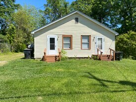 1018 Grace Ave in Burlington, NC - Building Photo