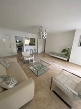 32 Camden Dr in Bal Harbour, FL - Building Photo - Building Photo