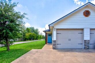 800 N Throckmorton St in Sherman, TX - Building Photo - Building Photo