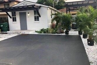 210 NE 110th St in Miami, FL - Building Photo - Building Photo