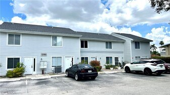 13160 Kings Point Dr, Unit 5 in Ft. Myers, FL - Building Photo