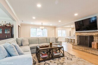 3205 Sprucewood Rd in Wilmette, IL - Building Photo - Building Photo