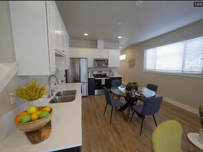 1096 E Fairhaven Ave in Burlington, WA - Foto de edificio - Building Photo