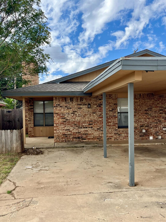 2021 S Loop 289 in Lubbock, TX - Building Photo