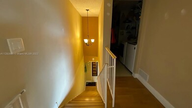 9365 Fontainebleau Blvd, Unit E208 in Miami, FL - Building Photo - Building Photo