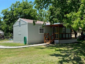 508 Austin St in Wolfe City, TX - Building Photo