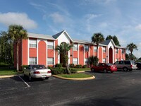 Building Photo - The Reserve at Pershing Oaks Apartments in Orlando, Florida