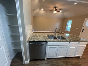 408 W Johnson St in Denison, TX - Building Photo - Building Photo