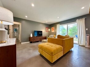 2707 Ashdale Dr in Austin, TX - Building Photo - Building Photo