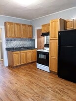 187 Worcester St in Southbridge, MA - Building Photo