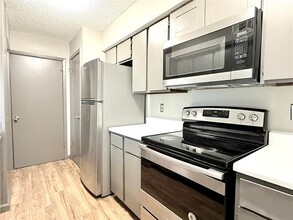 12484 Abrams Rd in Dallas, TX - Building Photo - Building Photo