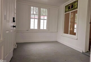 107 E Vest St in Jefferson, IA - Foto de edificio - Building Photo