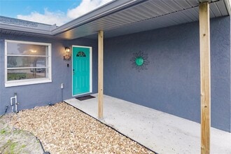 35 Virginia Ct in Englewood, FL - Building Photo - Building Photo