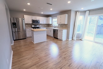 15031 Tiki Trail in Noblesville, IN - Foto de edificio - Building Photo