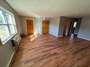 12 White Gate Dr, Unit B in Wappingers Falls, NY - Building Photo - Building Photo