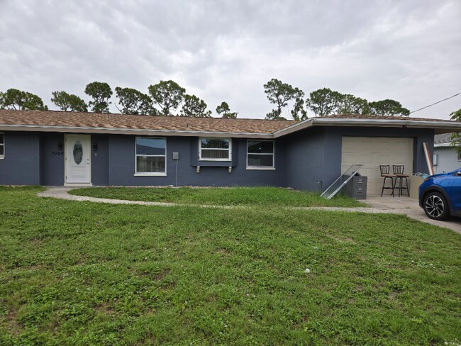 2604 Pellam Blvd in Port Charlotte, FL - Building Photo - Building Photo