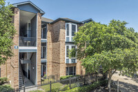 Braeswood Park Condominiums in Houston, TX - Foto de edificio - Building Photo