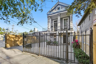 4426 S Carrollton Ave in New Orleans, LA - Building Photo - Building Photo