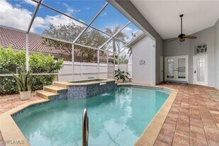 1106 Jardin Dr in Naples, FL - Building Photo