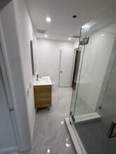 3669 NW 18th St, Unit A in Miami, FL - Foto de edificio - Building Photo