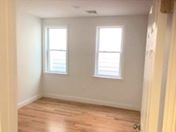 312 Chelsea St, Unit 2 in Boston, MA - Building Photo - Building Photo