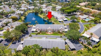 774 Wiggins Lake Dr in Naples, FL - Building Photo