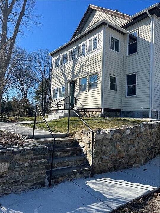3 Eastman St in Warwick, RI - Building Photo
