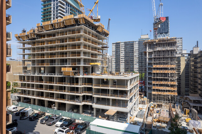 Manhattan Towers in Toronto, ON - Building Photo - Building Photo