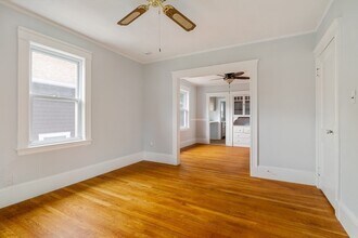 36 Thingvalla Ave, Unit 36 in Cambridge, MA - Foto de edificio - Building Photo