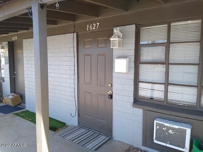 property at 1627 E Pinchot Ave