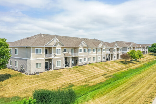 Parkview Commons in Waukee, IA - Foto de edificio - Building Photo