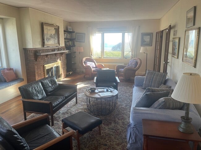 6 Bass Rocks Rd in Gloucester, MA - Building Photo - Building Photo