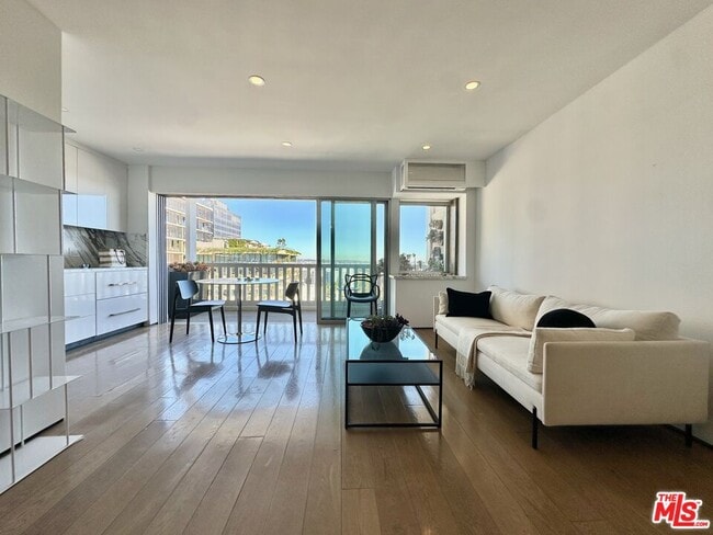 property at 999 N Doheny Dr