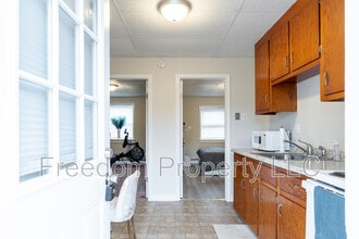 27 Railroad Ave in Southington, CT - Building Photo - Building Photo