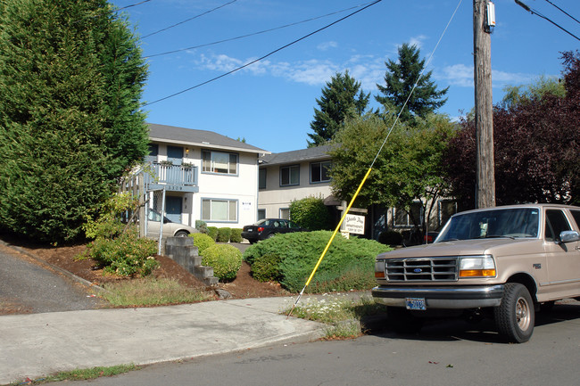 Shade Tree Apartments in Portland, OR - Building Photo - Building Photo