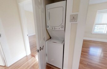 413 Washington St, Unit 3 in Cambridge, MA - Foto de edificio - Building Photo