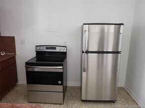 600 SW 10th St-Unit -4 in Miami, FL - Building Photo - Building Photo