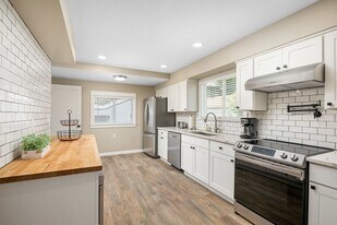 3233 SE 51st Ave in Portland, OR - Building Photo