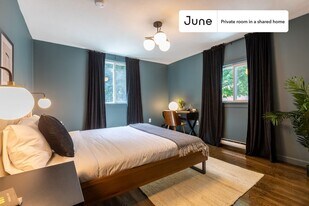 Room in Shared 6 bed/4 bath home in Boston, MA - Building Photo