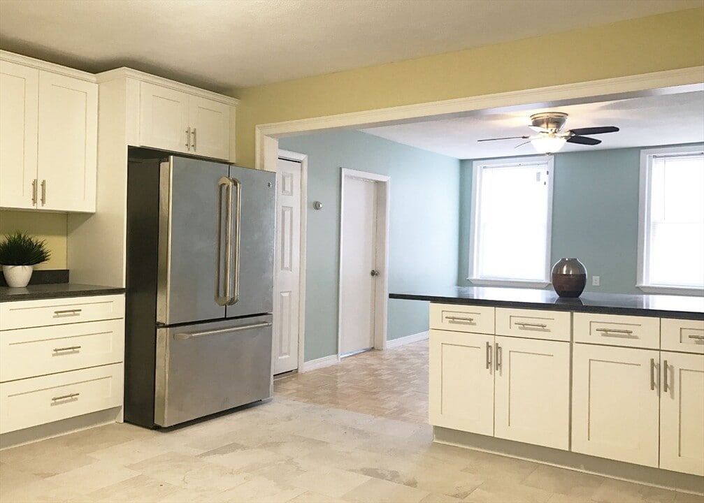 135 Orleans St, Unit #2F in Boston, MA - Foto de edificio