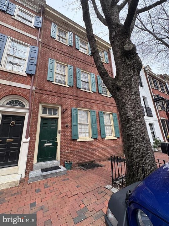 423 Spruce St in Philadelphia, PA - Building Photo