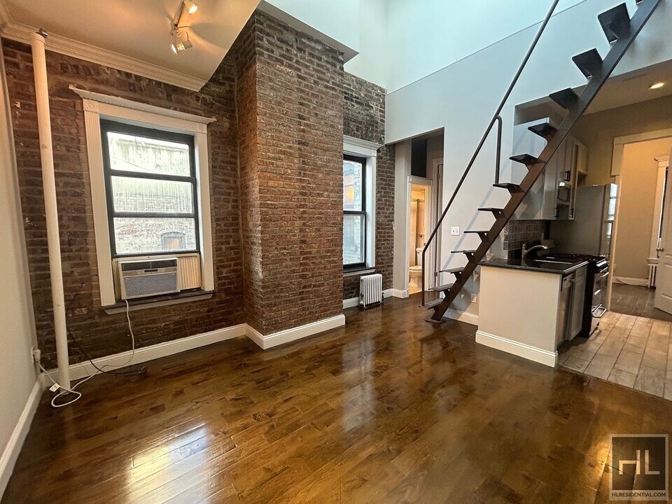 East 18th Street in New York, NY - Building Photo