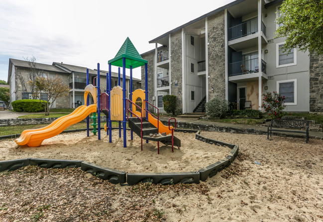 Pearl Park Apartments in San Antonio, TX - Building Photo - Building Photo