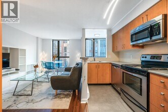 1295 Richards St in Vancouver, BC - Building Photo - Building Photo