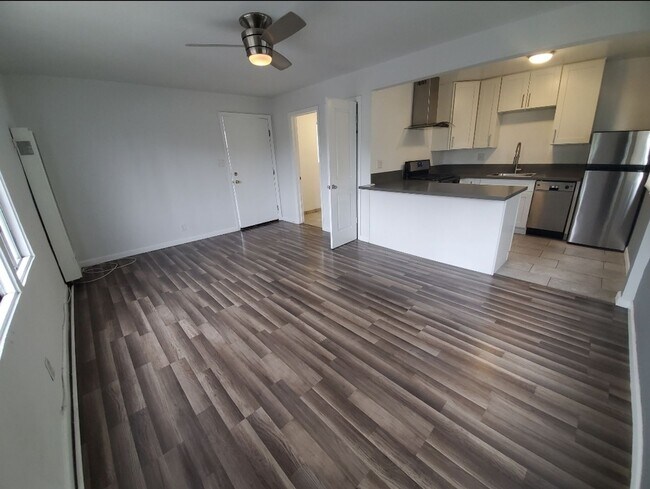 1743 S La Brea Ave in Los Angeles, CA - Building Photo - Building Photo