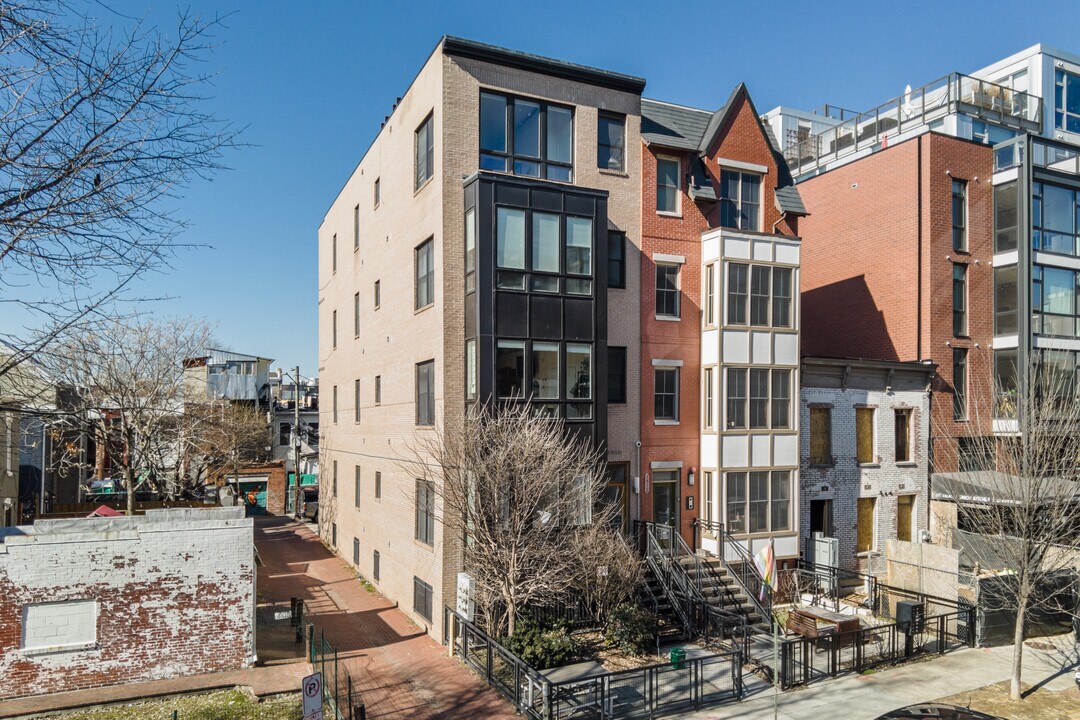 1910 8th St NW in Washington, DC - Building Photo