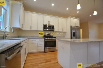 7B Sparhawk St in Boston, MA - Building Photo - Building Photo