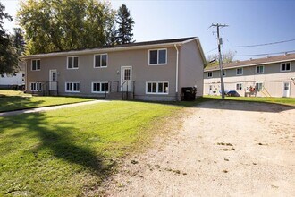 114 17th Ave E in Menomonie, WI - Building Photo - Building Photo