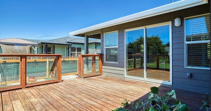33003 G Pl in Ocean Park, WA - Foto de edificio - Building Photo