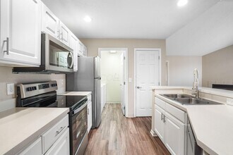 5027 Stratford Pine Ln in Dublin, OH - Building Photo - Building Photo